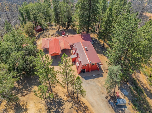 birds eye view of property featuring a wooded view