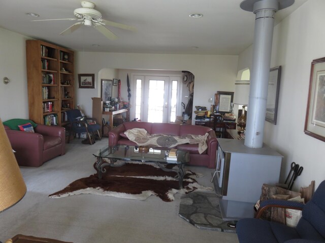 carpeted living room featuring ceiling fan