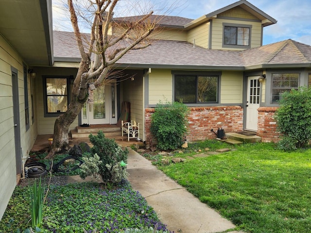 view of front of house featuring a front yard