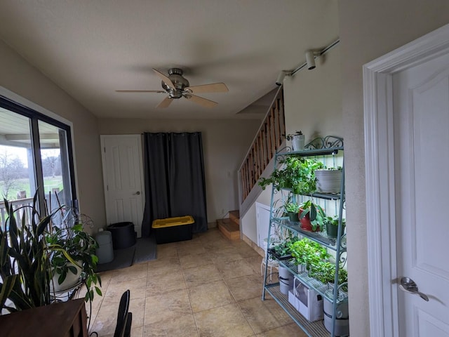 foyer featuring ceiling fan