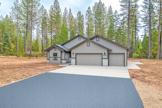 view of front facade featuring a garage