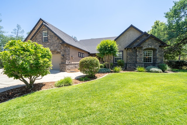 view of front of home featuring a front lawn