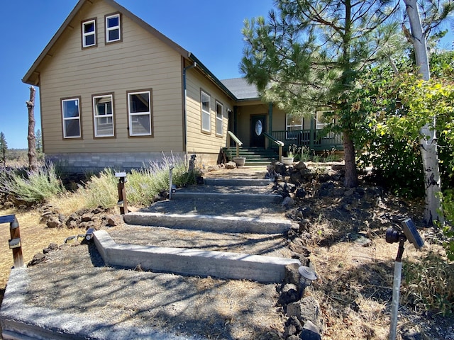 view of front of property featuring covered porch