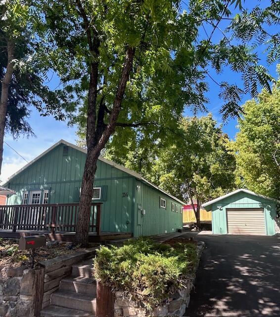 114 Smith St, Mount Shasta, CA 96067 - photo 2