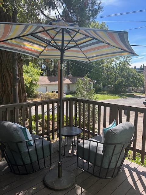 114 Smith St, Mount Shasta, CA 96067 - photo 1