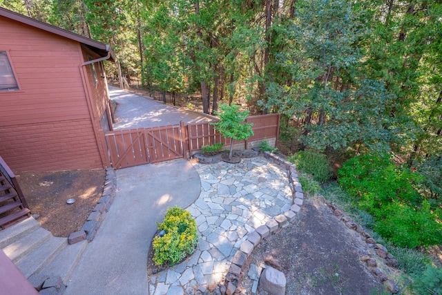 view of yard with a patio