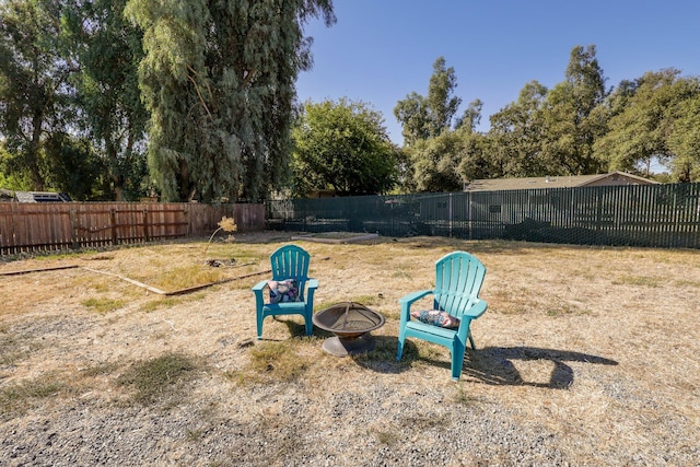 view of yard featuring an outdoor fire pit