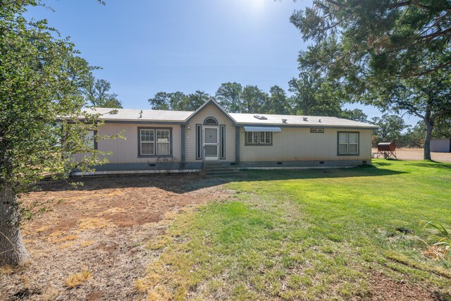 single story home with a front lawn