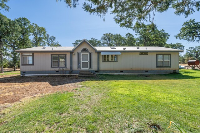 view of front of property with a front lawn