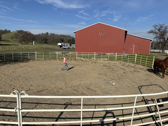 view of yard featuring a rural view