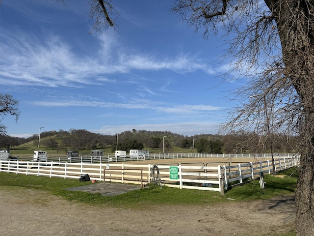 view of yard featuring a rural view