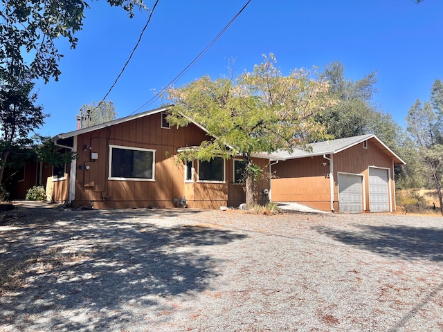 single story home featuring a garage