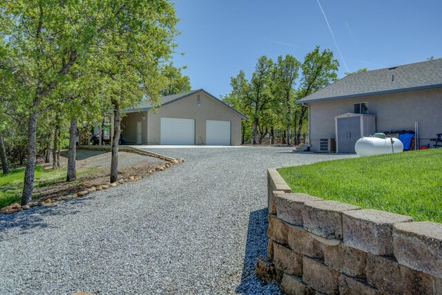 view of front of house with a front lawn