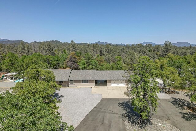 ranch-style home with a mountain view