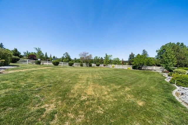 view of yard featuring a rural view