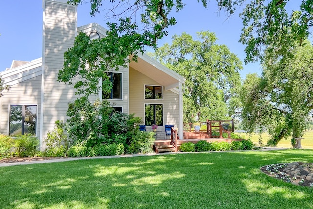 view of front facade featuring a deck and a front lawn