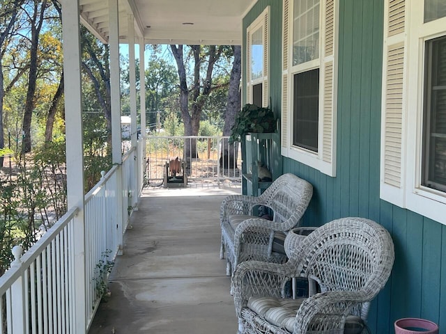 view of patio / terrace with covered porch