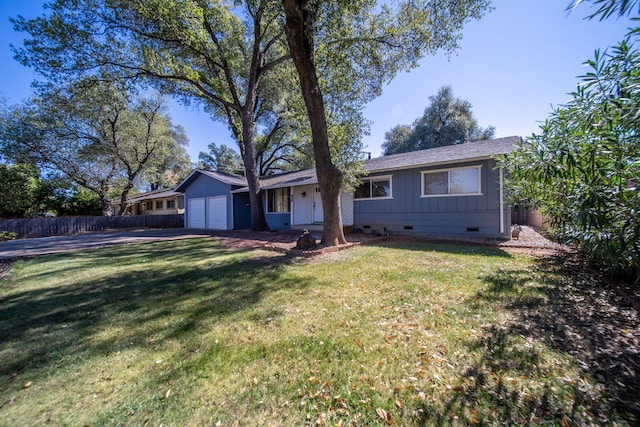 view of front facade featuring a garage and a front lawn