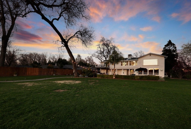 view of yard at dusk