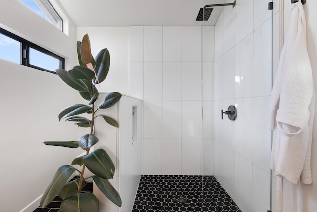 full bath featuring tiled shower