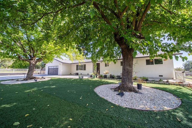 view of front facade featuring a front lawn and a garage