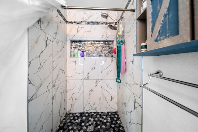 bathroom featuring tiled shower