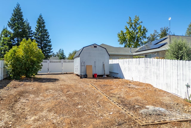 view of yard featuring a storage unit