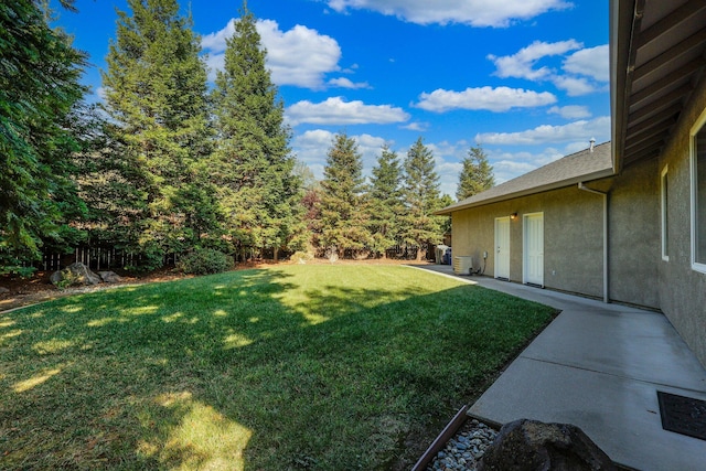 view of yard with a patio