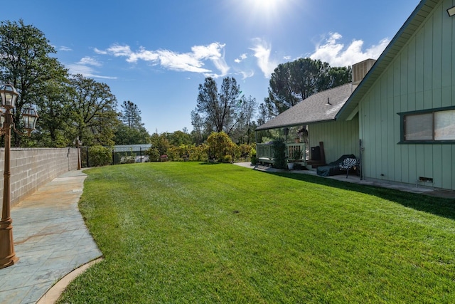 view of yard featuring a patio area