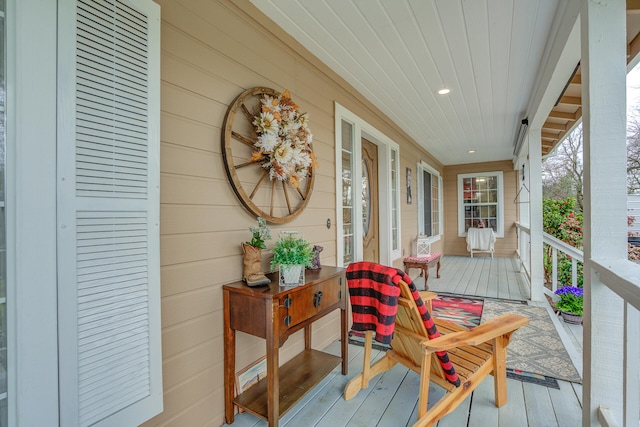 balcony featuring covered porch