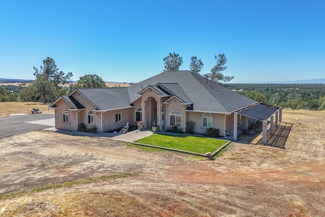 single story home with a front yard