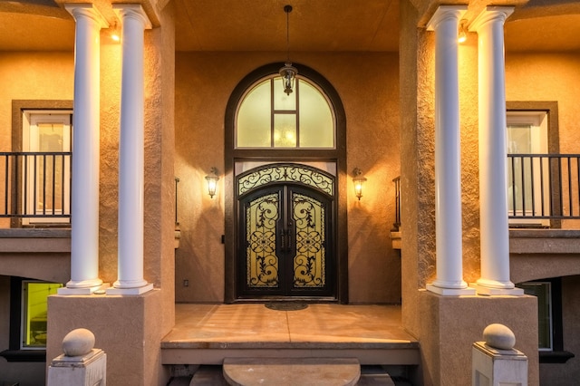 view of exterior entry featuring covered porch