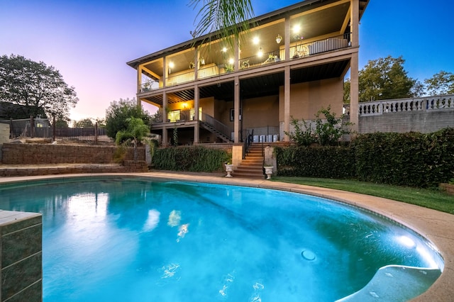 view of pool at dusk