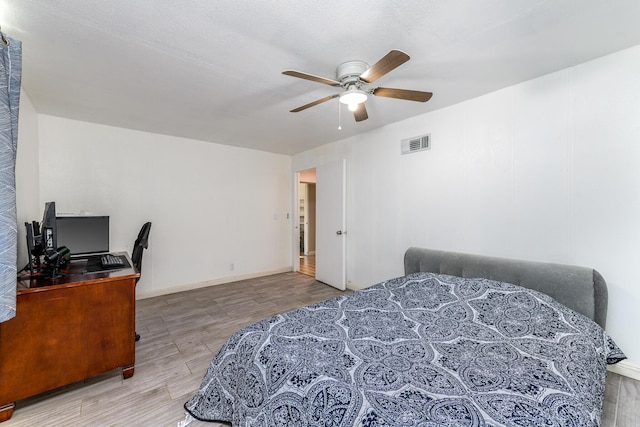 bedroom with ceiling fan