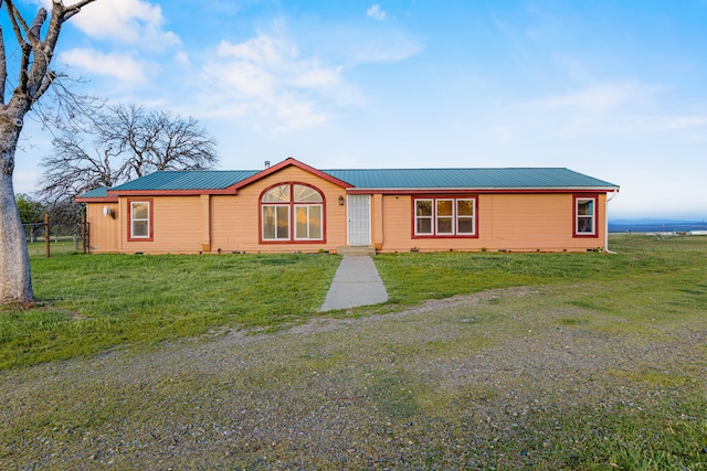 ranch-style house featuring a front yard