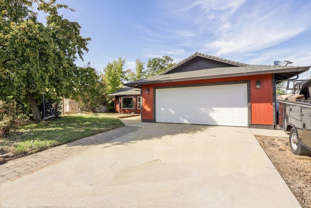 view of front of home featuring a front yard