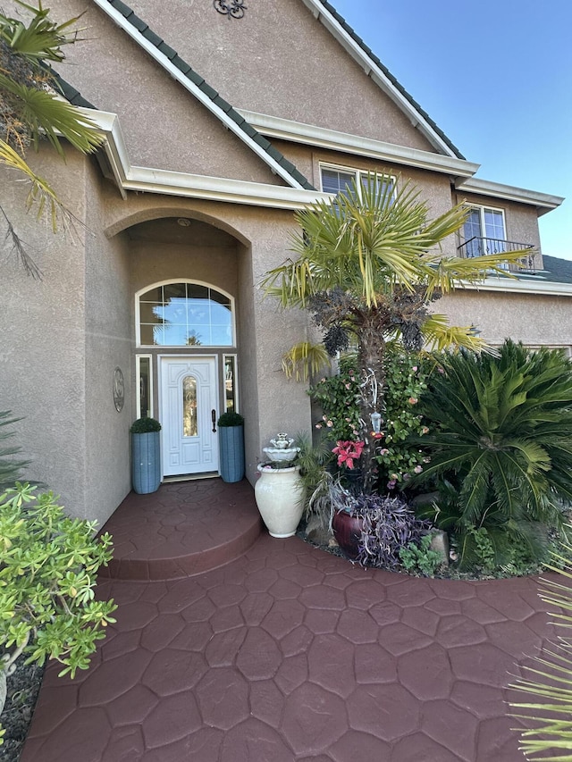 view of exterior entry with stucco siding