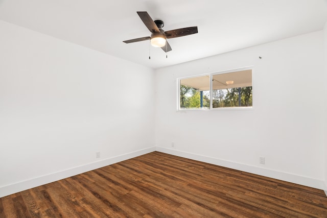 unfurnished room with dark wood-type flooring and ceiling fan