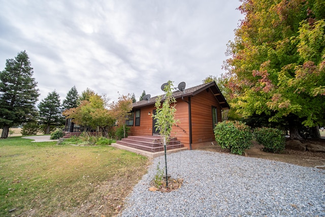 view of front of property with a front lawn