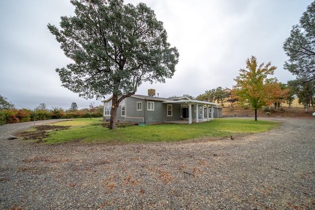 view of front of home featuring a front yard