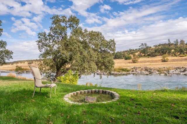 view of yard featuring a water view