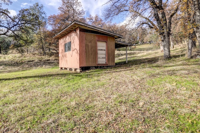 view of outbuilding with a yard