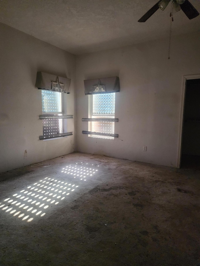 spare room featuring ceiling fan and a textured ceiling