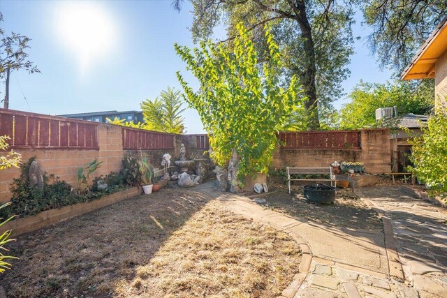385 Manzanita Ln, Redding, CA 96002 - view of fenced backyard