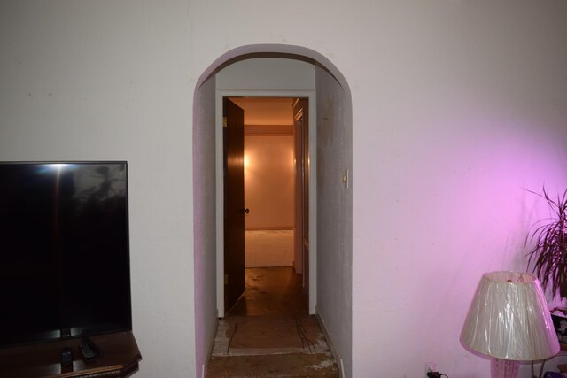 385 Manzanita Ln, Redding, CA 96002 - hall with arched walkways