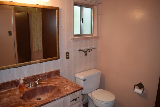 385 Manzanita Ln, Redding, CA 96002 - bathroom with vanity, toilet, and wallpapered walls