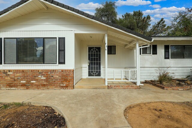 view of front of house with a porch