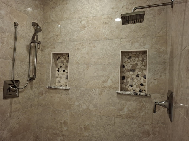 room details featuring a tile shower