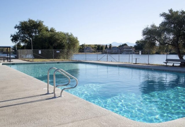 view of swimming pool