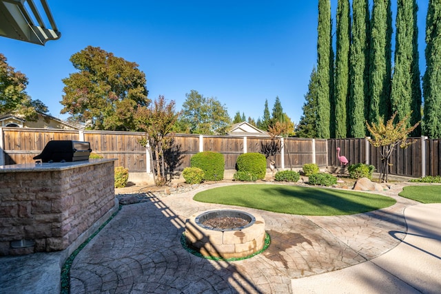 view of yard featuring an outdoor fire pit, a patio area, and a fenced backyard